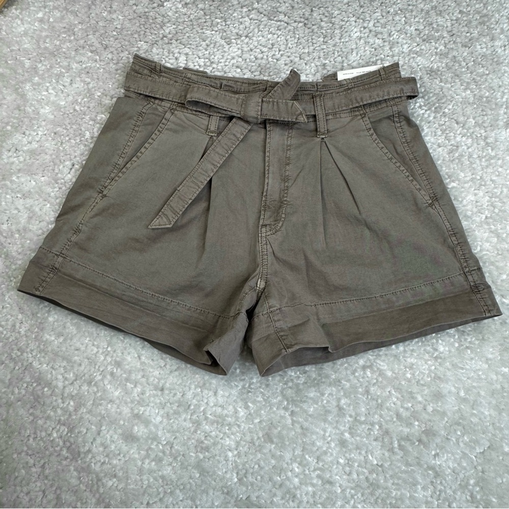 American Eagle Super Hi Rise Belted Shorts. Olive Camo Green. Preppy Casual. 2